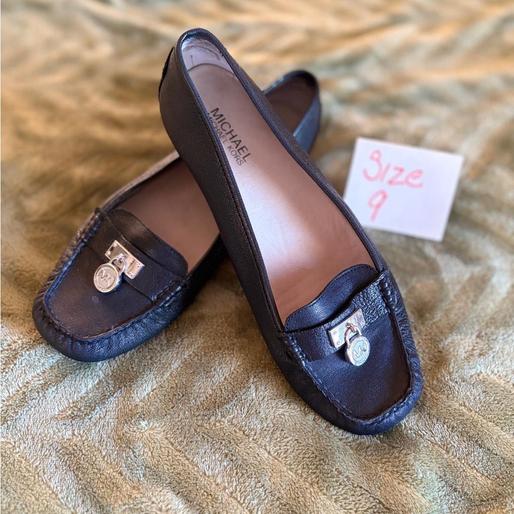Michael Kors Black
Loafers Flats size 9